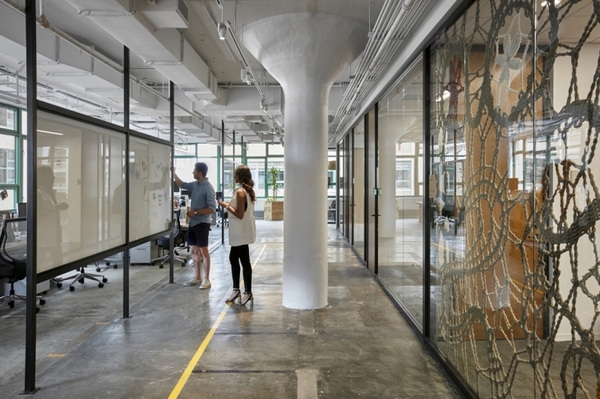 辦公室裝修得真文藝復(fù)古，忍不住拿來(lái)曬曬！