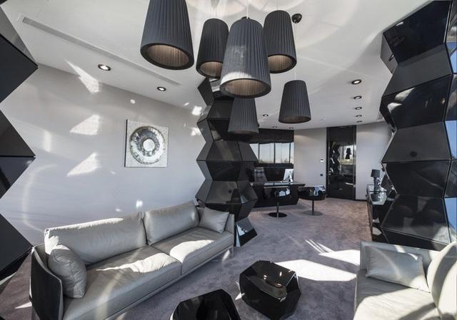 說出來你可能不信，如此暗黑夸張的辦公室竟然來自俄羅斯制藥公司